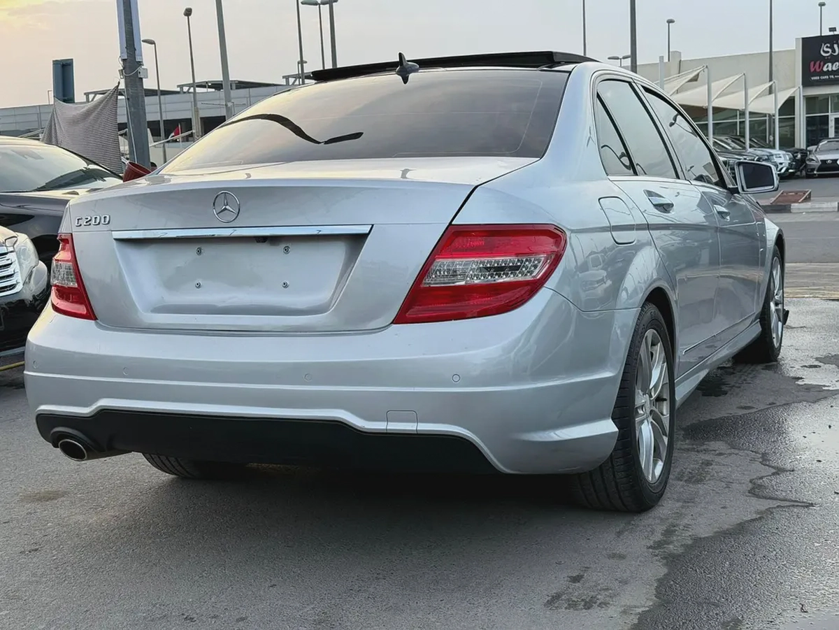 Mercedes-Benz C-Class C200 2012 - American Specs-5-5