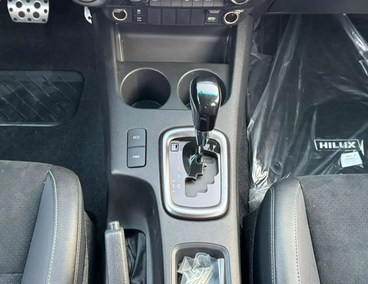 Toyota Hilux GR SPORT || 2.8L DIESEL V4 4WD | DRIVER PWR SEAT WITH LEATHER | 360*CAMERA | TRIP TRONIC (CODE # HDG-16-0