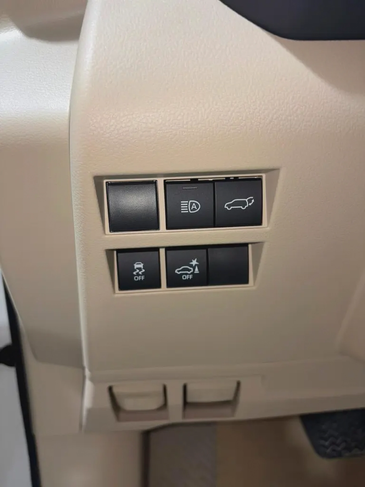 Toyota Land Cruiser VXR 2026 - Brand New - GCC Specs-8-8