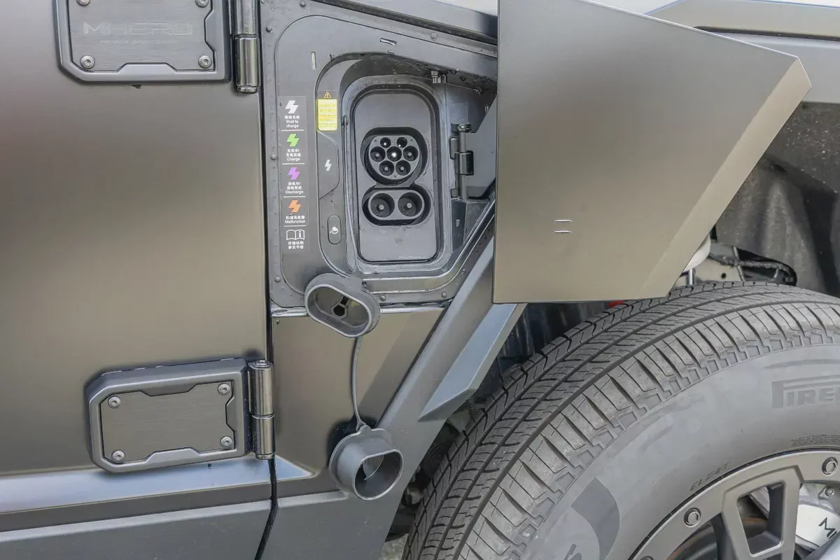 MHERO 917 REV | GCC Specs | Luxury Off-Road EV | Fully Loaded | 2025 (Export)-19-19