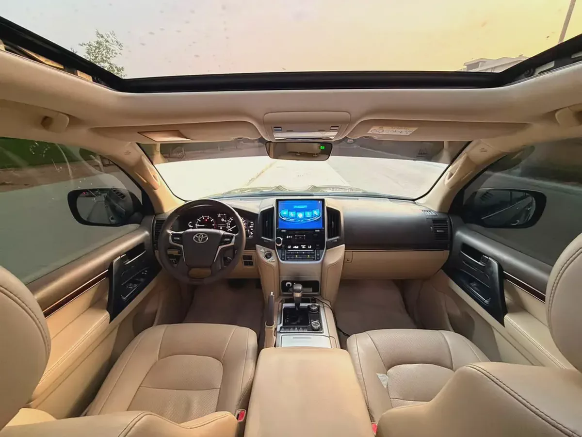 Toyota Land Cruiser GXR 2019 | GCC Specs | Excellent Condition-10-10