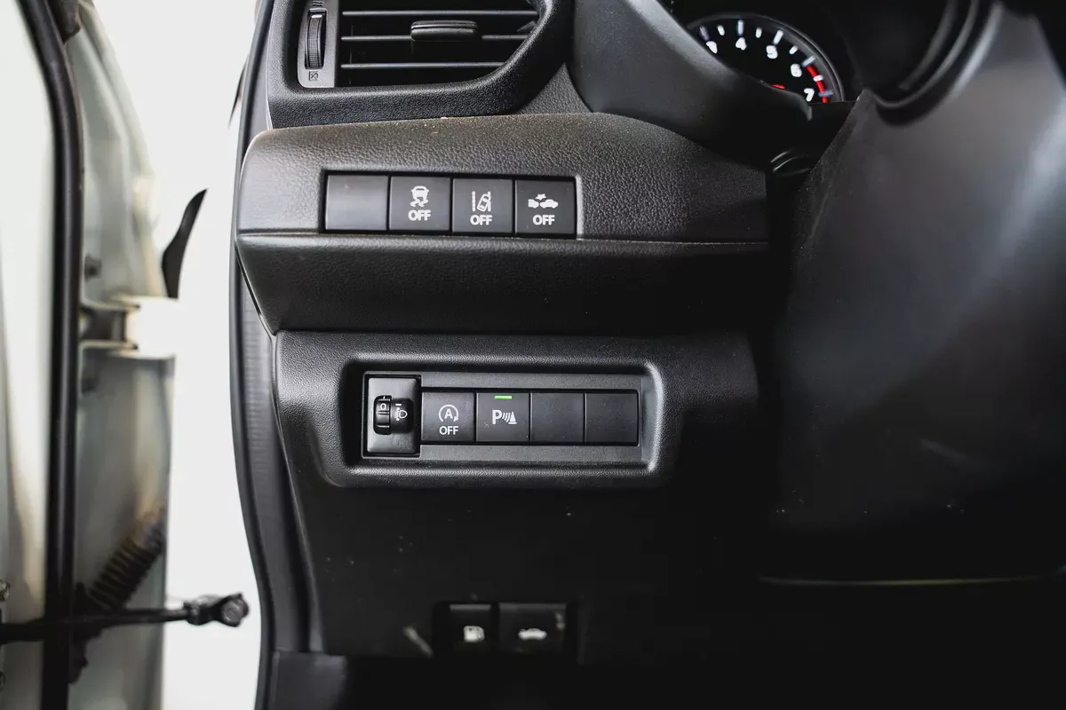 Suzuki Swift GLX Mild Hybrid 1.2L 3 Cylinders 2026 GCC Specs Full Option Brand New 0kms-12-12