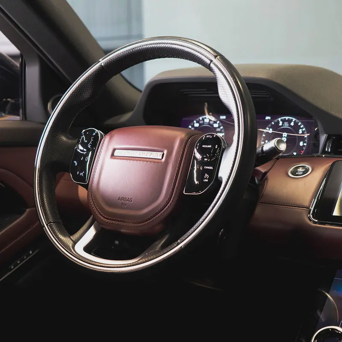AED 1,724 p.m • 0% Downpayment • Evoque R-Dynamic HSE • 1 Year Warranty-9-9