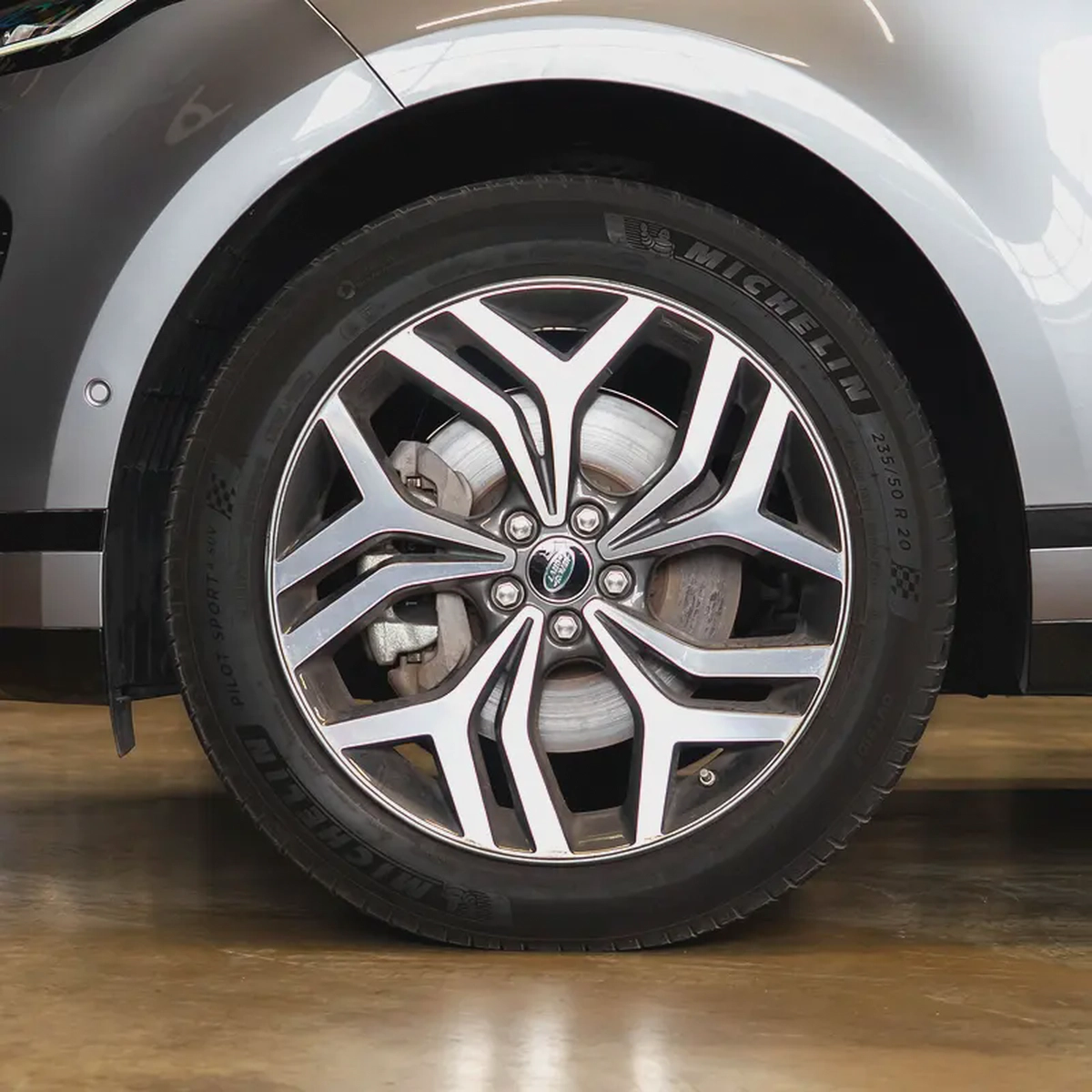 AED 1,724 p.m • 0% Downpayment • Evoque R-Dynamic HSE • 1 Year Warranty-6-6