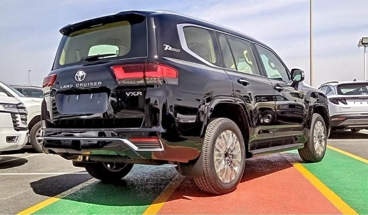 Toyota Land Cruiser VXR TOYOTA LANDCRUISER VXR FULL OPTION-6-0