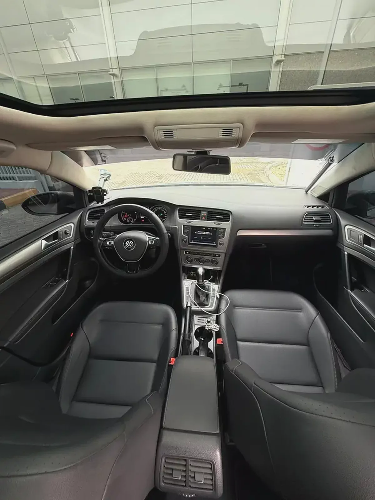 Volkswagen Golf tsi 2017 | Canadian Specs | Well Maintained-4-4