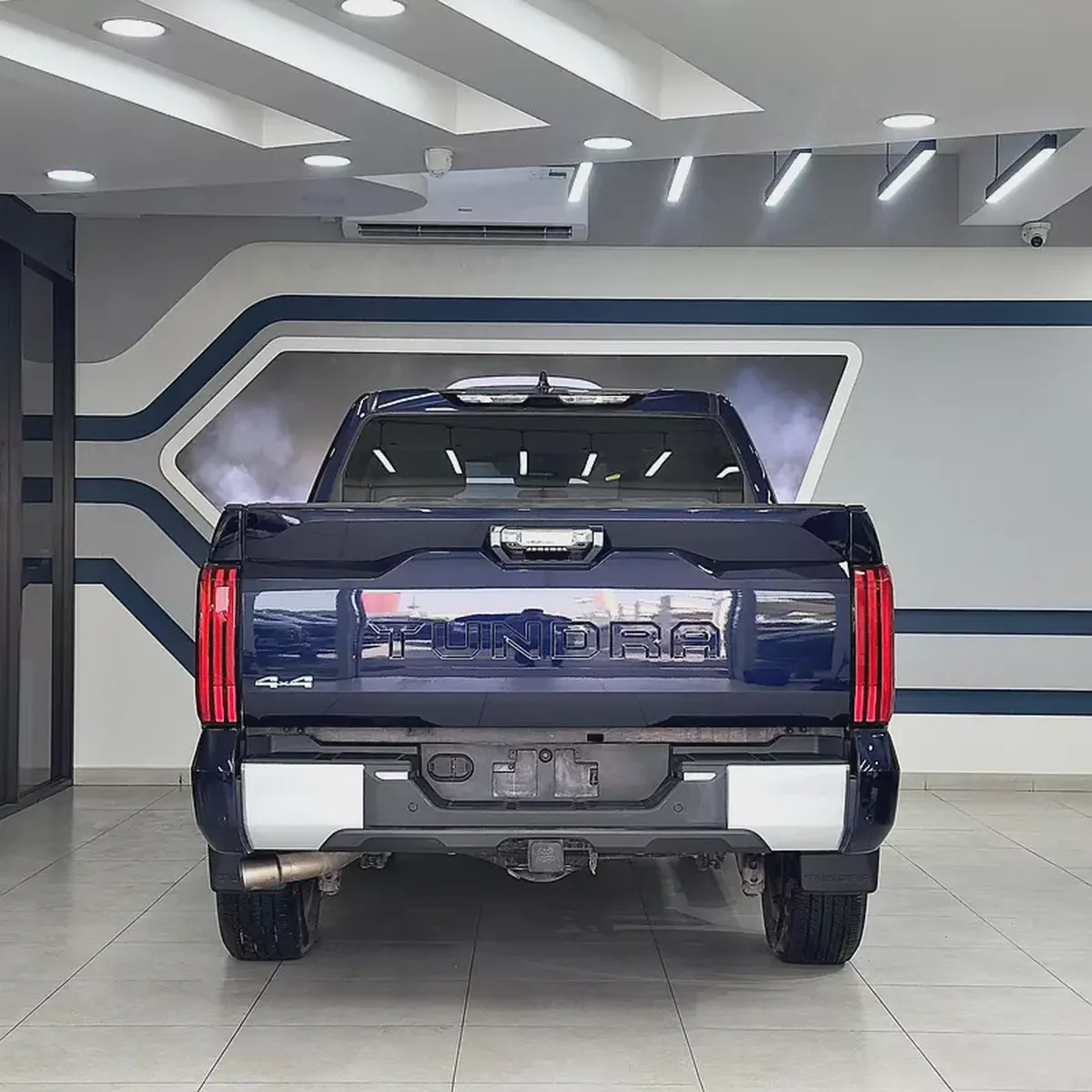2023 Toyota Tundra Limited-4-4