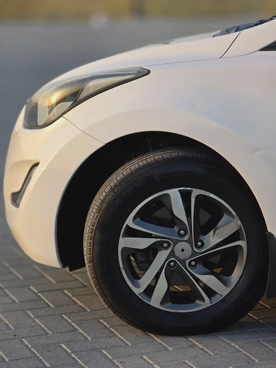 2015 Hyundai Elantra GL MID GCC Specs - Well Maintained-7