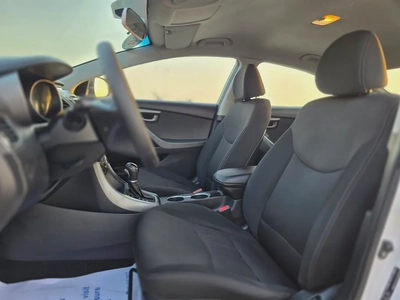 2015 Hyundai Elantra GL MID GCC Specs - Well Maintained-11