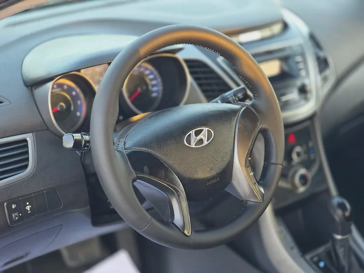 2015 Hyundai Elantra GL MID GCC Specs - Well Maintained-8-8