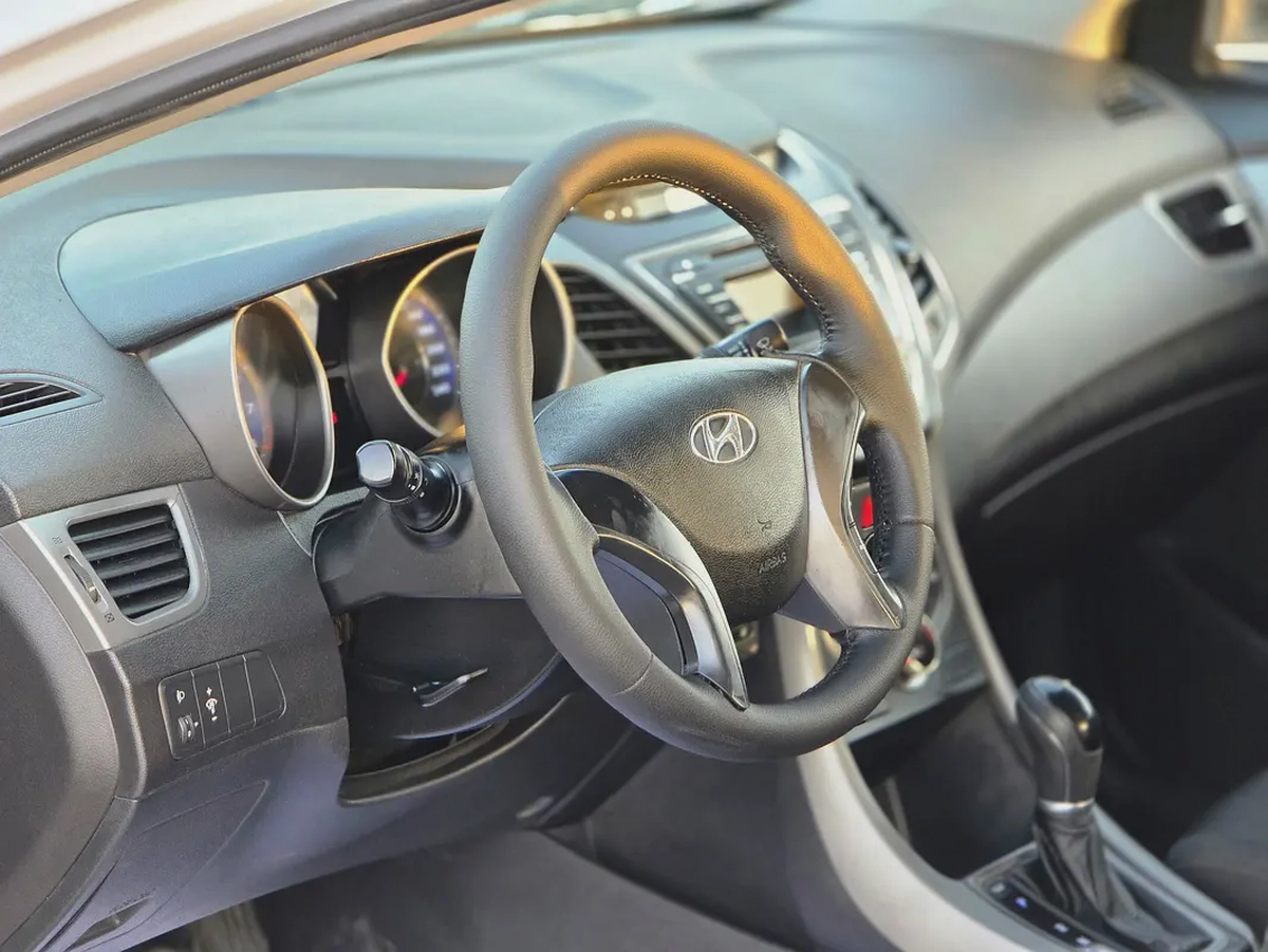 2015 Hyundai Elantra GL MID GCC Specs - Well Maintained-9-9