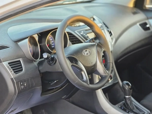 2015 Hyundai Elantra GL MID GCC Specs - Well Maintained