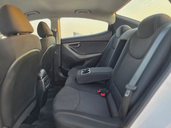 2015 Hyundai Elantra GL MID GCC Specs - Well Maintained