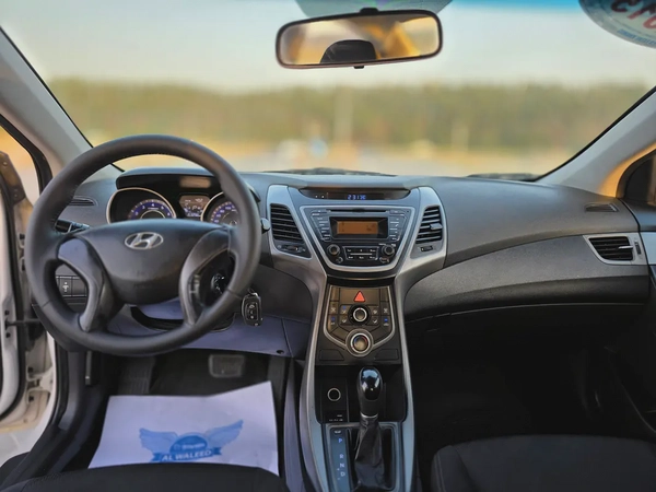 2015 Hyundai Elantra GL MID GCC Specs - Well Maintained