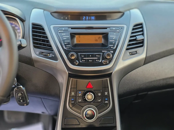 2015 Hyundai Elantra GL MID GCC Specs - Well Maintained