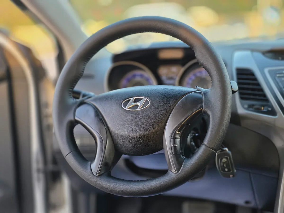 2015 Hyundai Elantra GL MID GCC Specs - Well Maintained-17-17