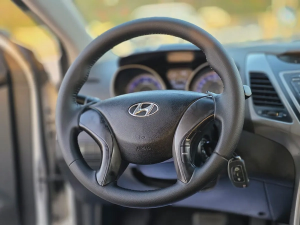 2015 Hyundai Elantra GL MID GCC Specs - Well Maintained