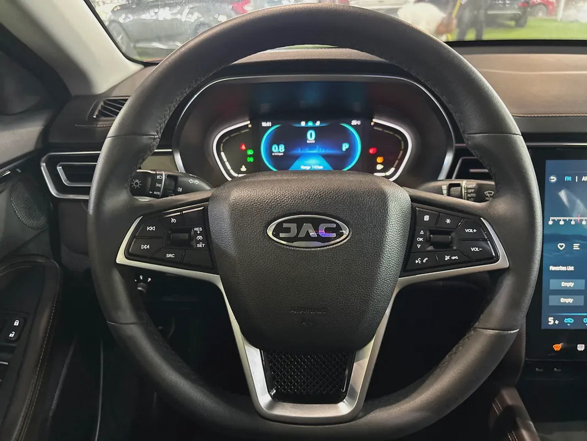 JAC J7–2023–GCC—FREE ACCIDENT—FULL OPTIONS—LOW MILAGE —EXCELLENT CONDITION-11-11