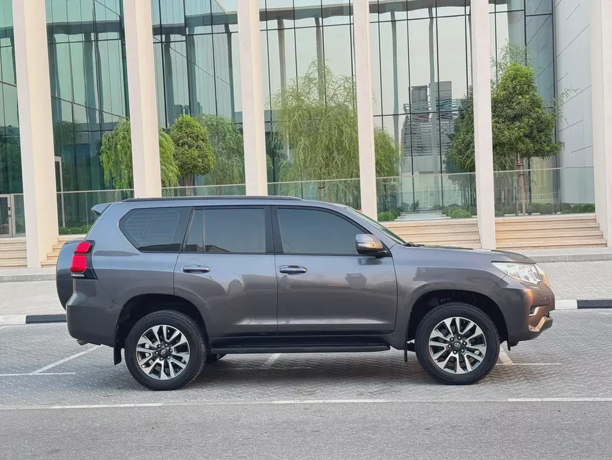 Toyota PRADO 2022 GXR 4.0L V6 FSH Agency Accident Free-6-6