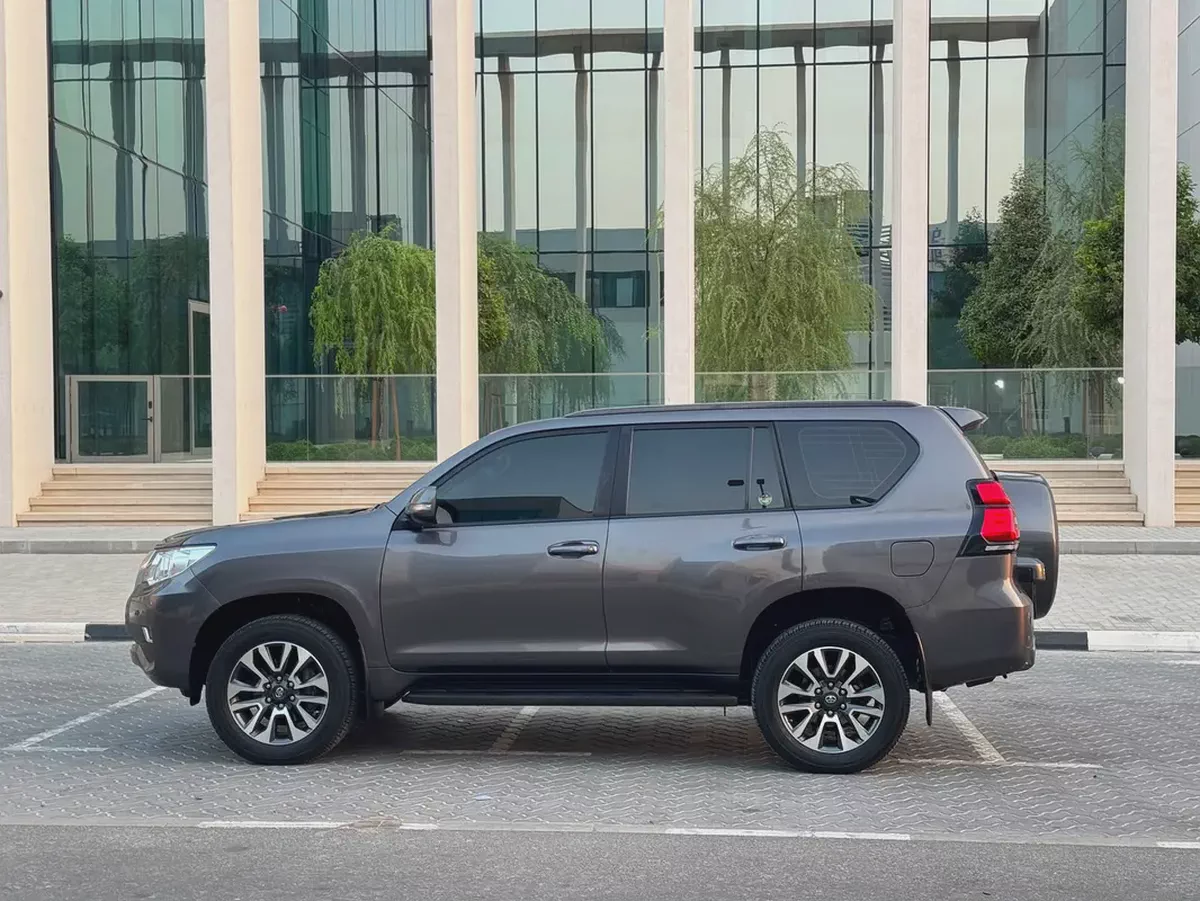 Toyota PRADO 2022 GXR 4.0L V6 FSH Agency Accident Free-7-7