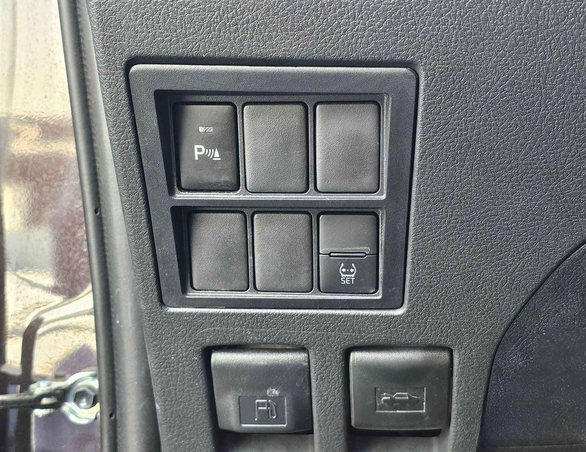 Toyota Fortuner FULL OPTION | 2.7L V4 PETROL | PUSH START | DVD CAMERA | AUTO A/C (CODE # FPF2)-10-10