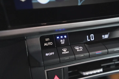 2025 Toyota Camry Lumiere HYBRID  - Brand New - GCC Specs-13