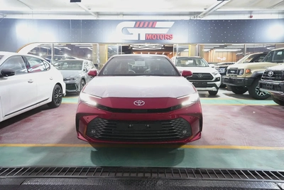 2025 Toyota Camry Lumiere HYBRID  - Brand New - GCC Specs-1