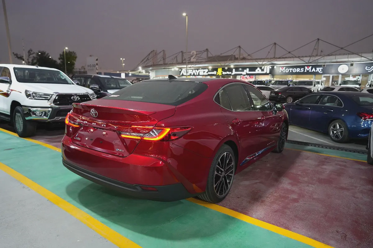 2025 Toyota Camry Lumiere HYBRID - Brand New - GCC Specs-4-4
