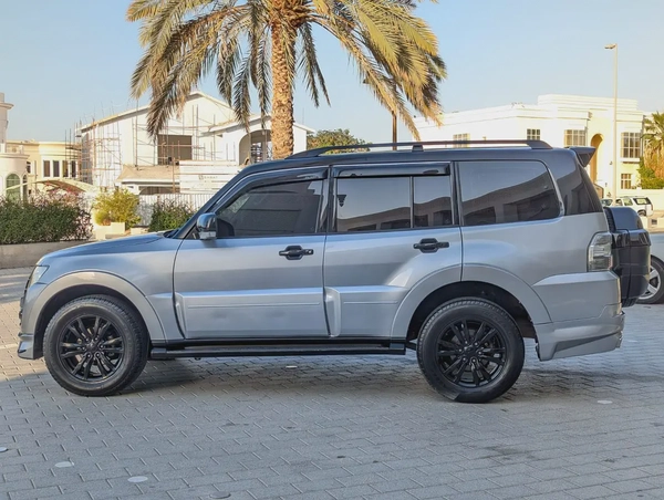 MITSUBISHI PAJERO 2015 MODIFIED SIGNATURE EDITION GLS MID V6 4.5L GCC IN EXCELLENT CONDITION