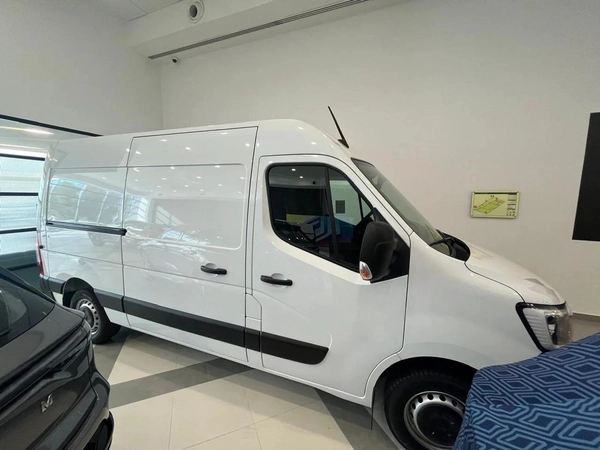 Renault Master 2.3T Panel Van (L2H2)