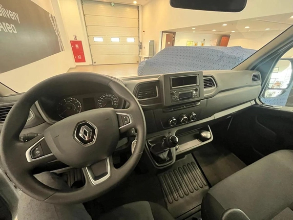 Renault Master 2.3T Panel Van (L2H2)
