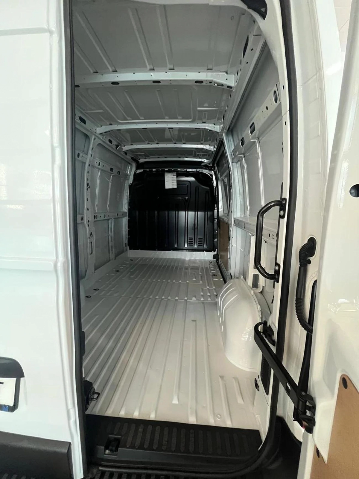 Renault Master 2.3T Panel Van (L2H2)-3-3