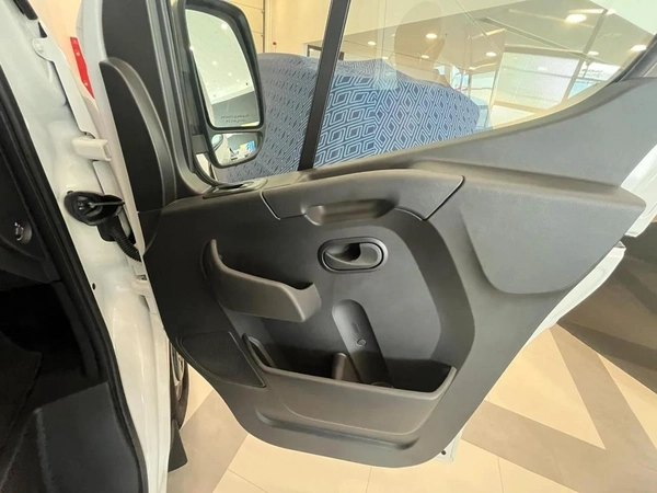 Renault Master 2.3T Panel Van (L2H2)