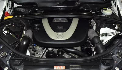 Mercedes Benz R350 ( 2009 Model ) in White Color GCC Specs-4