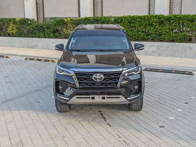 TOYOTA FORTUNER 2017 FACELIFTED 2025 GCC V4 2.7L 4X4 IN PERFECT CONDITION-17