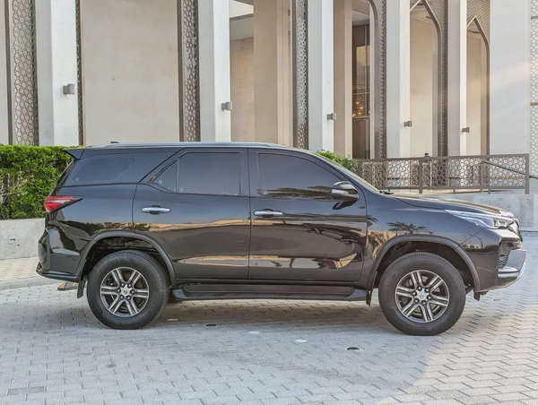 TOYOTA FORTUNER 2017 FACELIFTED 2025 GCC V4 2.7L 4X4 IN PERFECT CONDITION