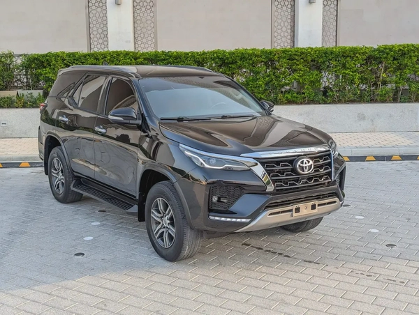TOYOTA FORTUNER 2017 FACELIFTED 2025 GCC V4 2.7L 4X4 IN PERFECT CONDITION