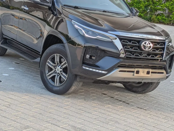 TOYOTA FORTUNER 2017 FACELIFTED 2025 GCC V4 2.7L 4X4 IN PERFECT CONDITION