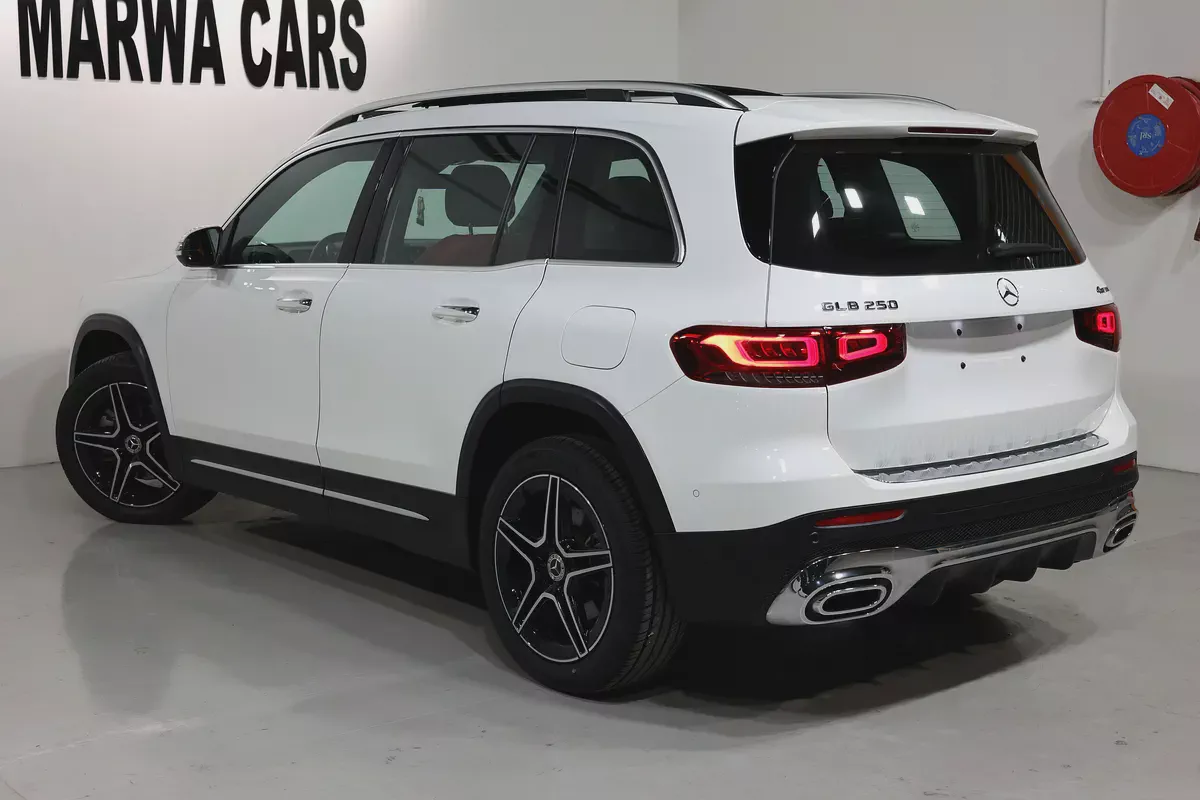 2023 Mercedes GLB 250 4MATIC I GARGASH WARRANTY + SERVICE CONTRACT  | GCC Specs I ACCIDENTS FREE-3-3