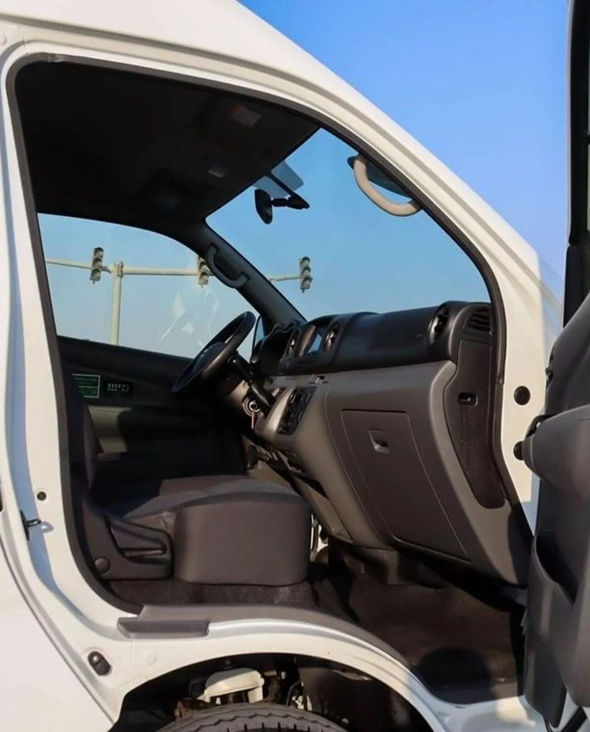 Nissan Urvan STANDARD Nissan Urvan | 2.5 L | 2022 | GCC | Accident-Free | In Excellent Condition | 1159 P.M-9-0