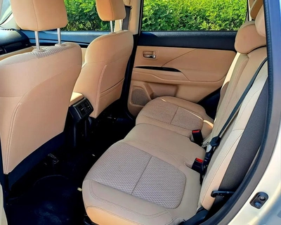 893-Monthly l GCC l 4wd, Cruise, Camera l Accident Free-4