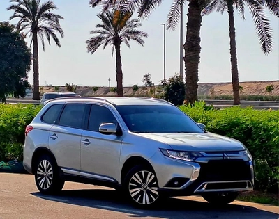 893-Monthly l GCC l 4wd, Cruise, Camera l Accident Free-1