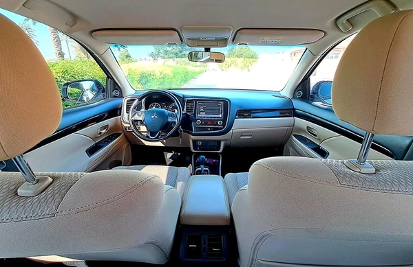 893-Monthly l GCC l 4wd, Cruise, Camera l Accident Free