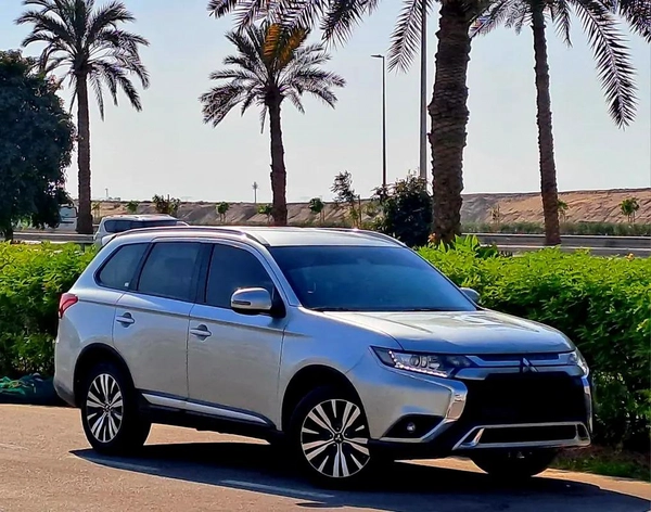 893-Monthly l GCC l 4wd, Cruise, Camera l Accident Free