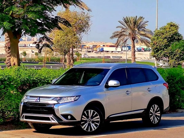 893-Monthly l GCC l 4wd, Cruise, Camera l Accident Free
