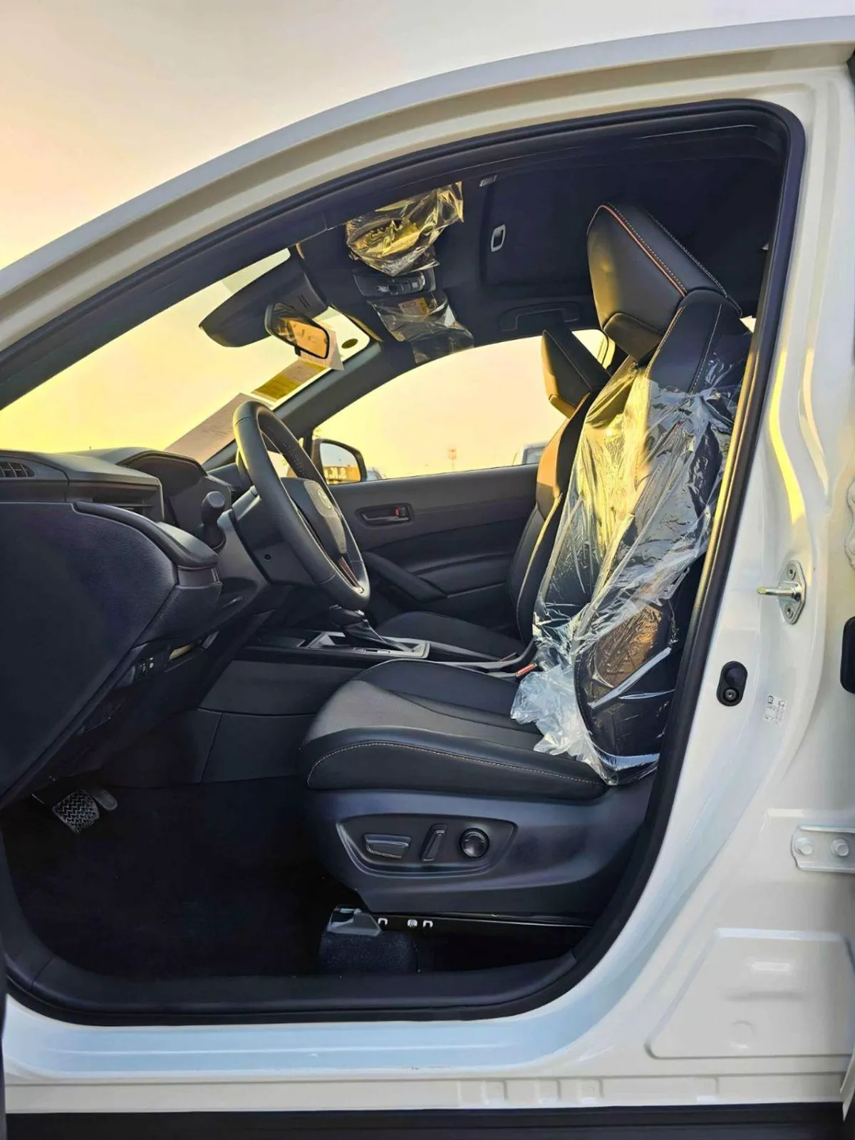 Toyota Corolla Cross ELITE NEW SHAPE || 2.0L HYBRID V4 | RADAR | LEATHER WITH DRIVER PWR SEAT | SUNROOF (CODE # CRCHCN)-12-0