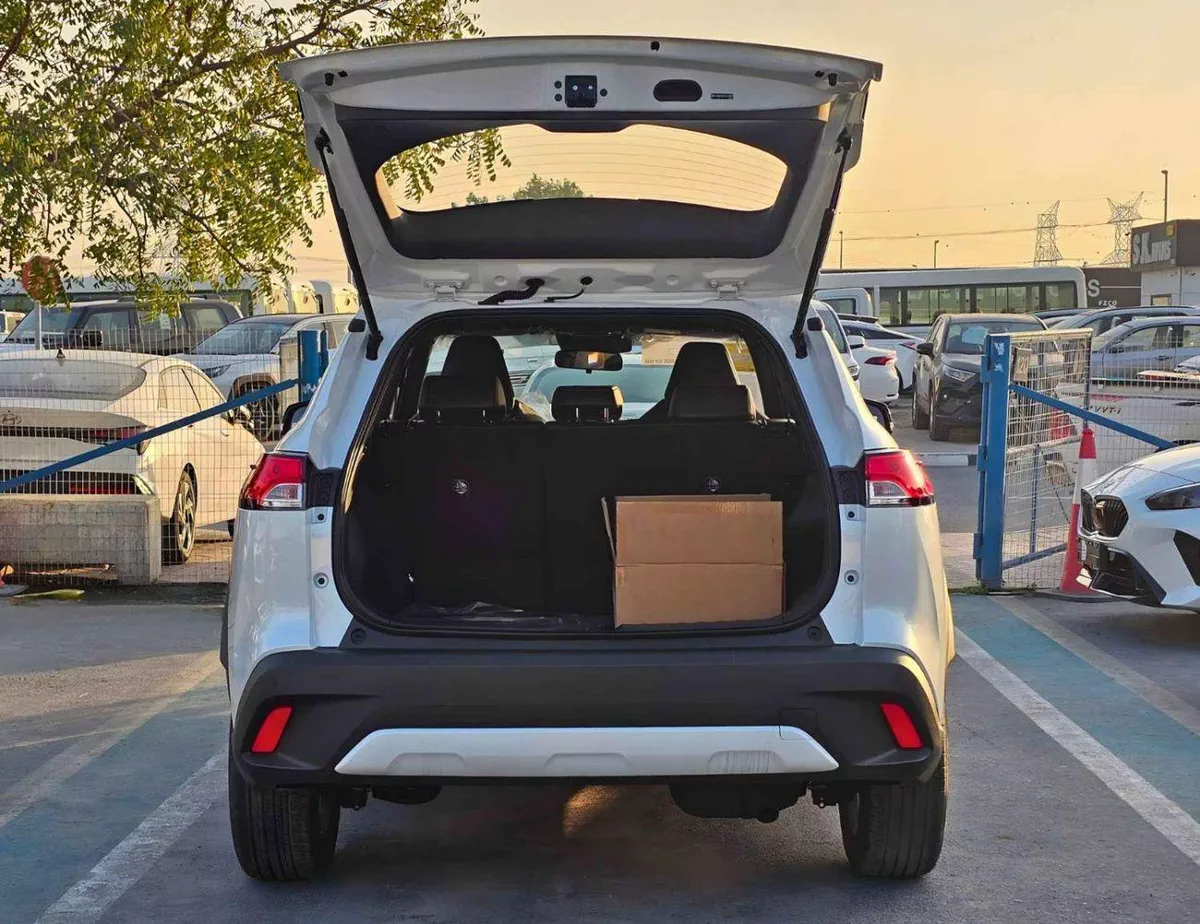 Toyota Corolla Cross ELITE NEW SHAPE || 2.0L HYBRID V4 | RADAR | LEATHER WITH DRIVER PWR SEAT | SUNROOF (CODE # CRCHCN)-6-0