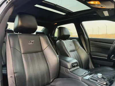 2021 Chrysler 300S | Sporty V6 | American Specs | Perfect condition-14
