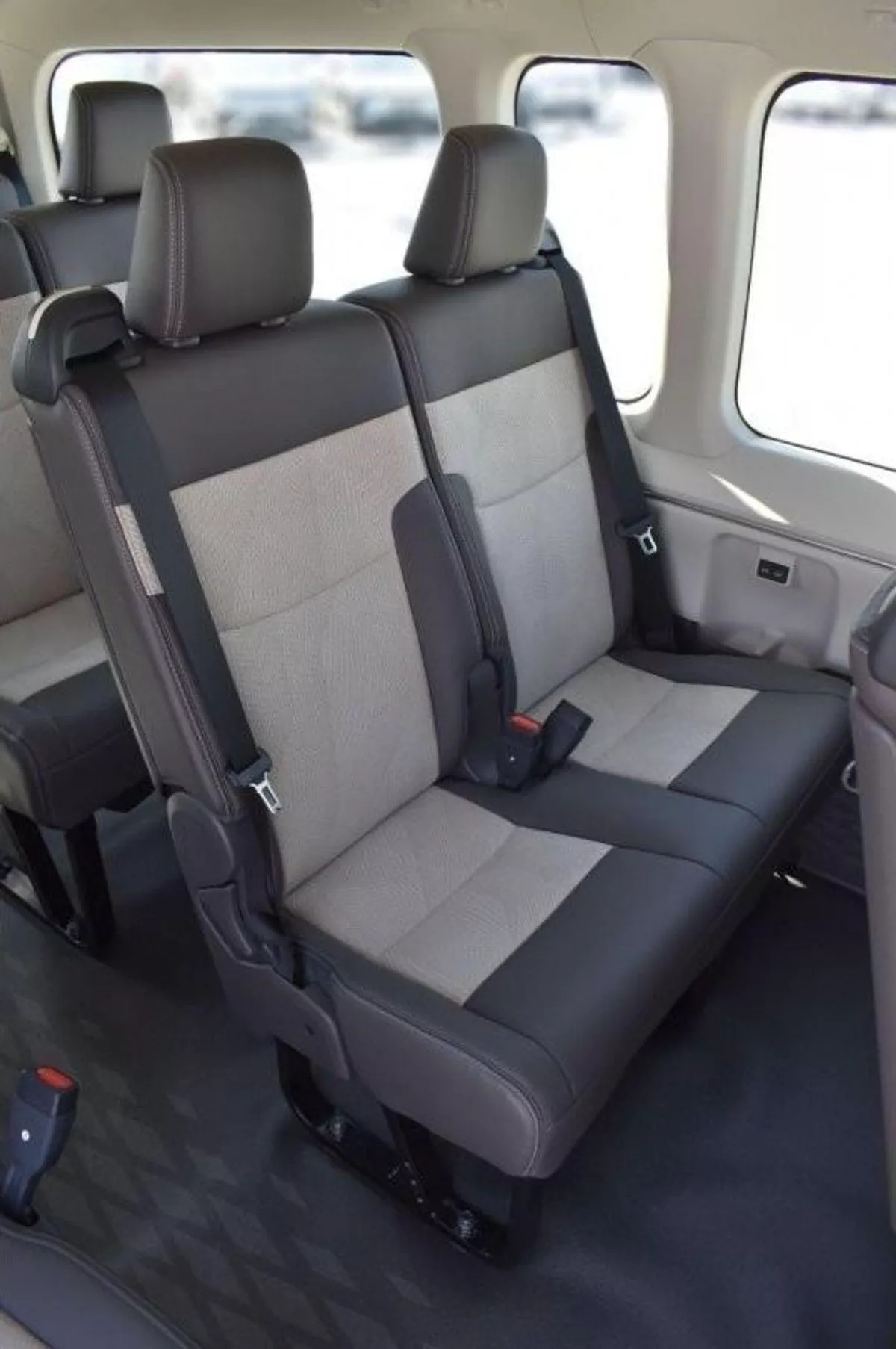Toyota Hiace GL HIACE 3.5L 14 SETER-7-0