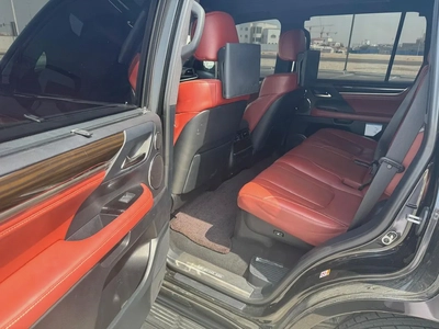 Lexus LX 570 Platinum 2019 GCC Specs - Pristine Condition-9